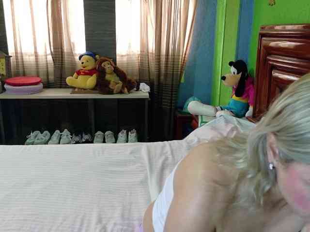 Charlizetheron1 webcam