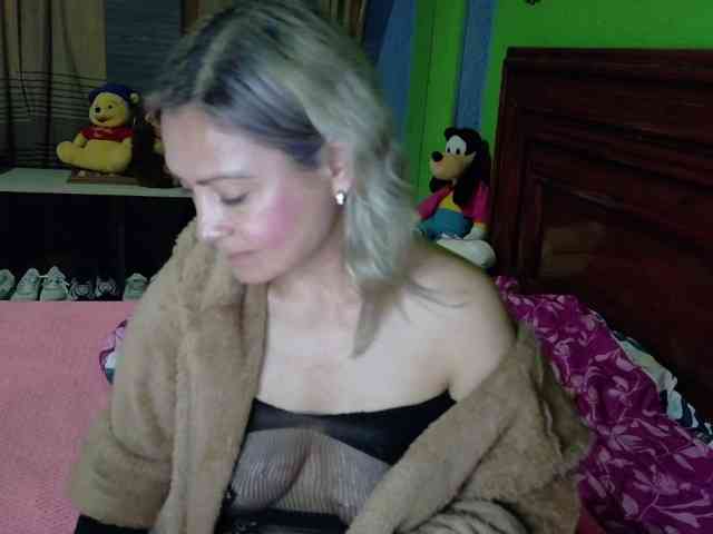 Charlizetheron1 webcam