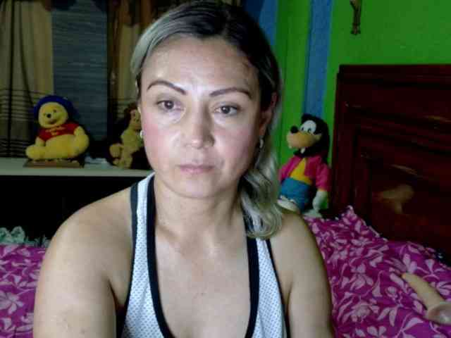 Charlizetheron1 webcam