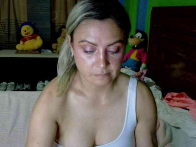 Charlizetheron1 webcam