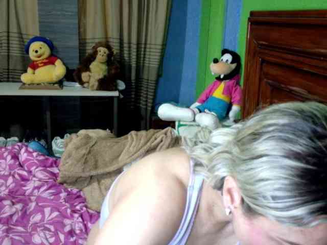 Charlizetheron1 webcam