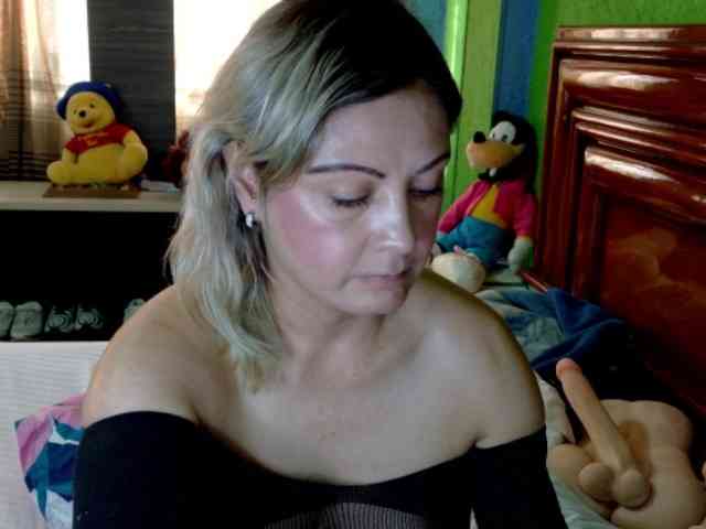 Charlizetheron1 webcam