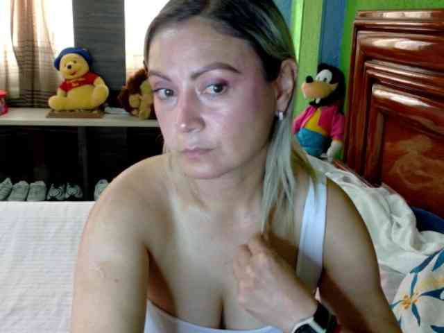 Charlizetheron1 webcam