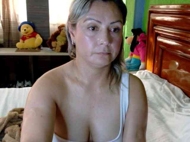 Charlizetheron1 webcam