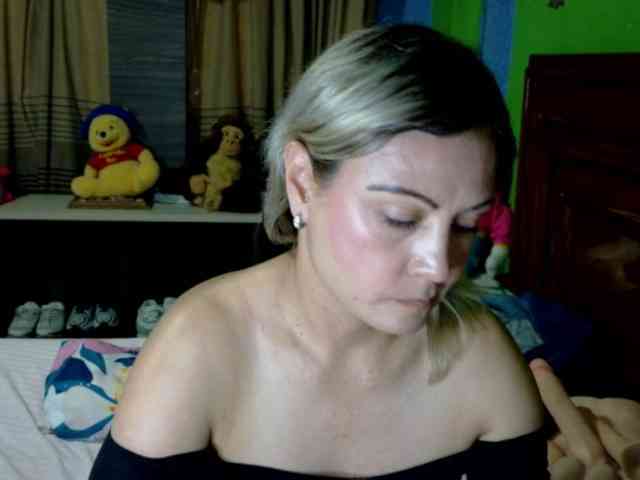 Charlizetheron1 webcam