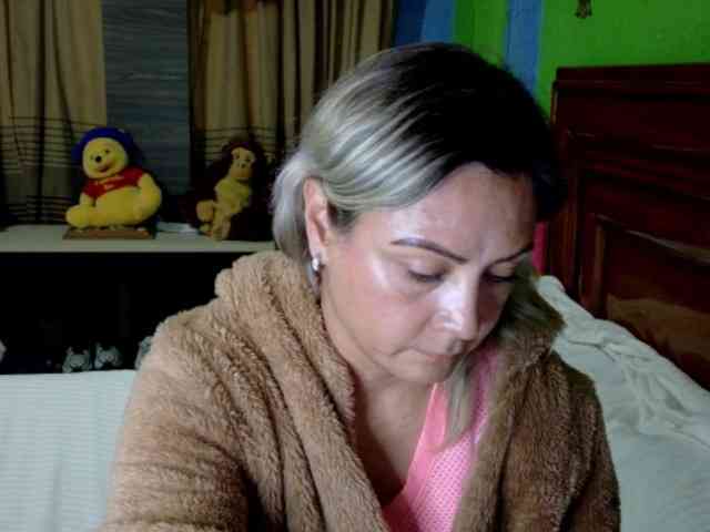 Charlizetheron1 webcam