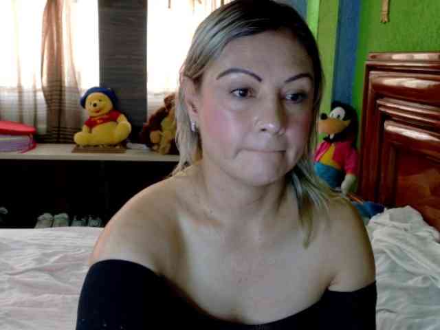 Charlizetheron1 webcam