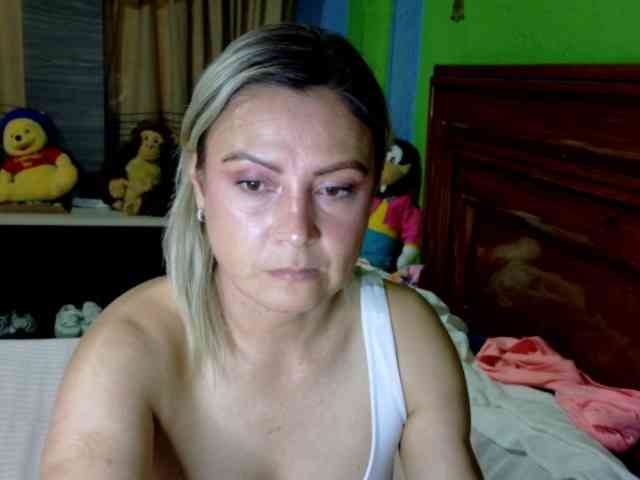 Charlizetheron1 webcam