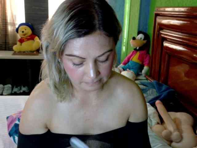 Charlizetheron1 webcam