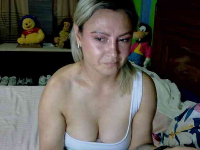 Charlizetheron1 webcam