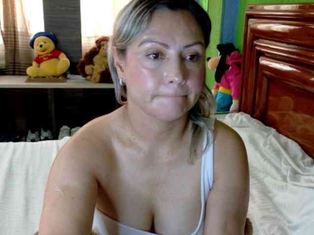 Charlizetheron1 webcam