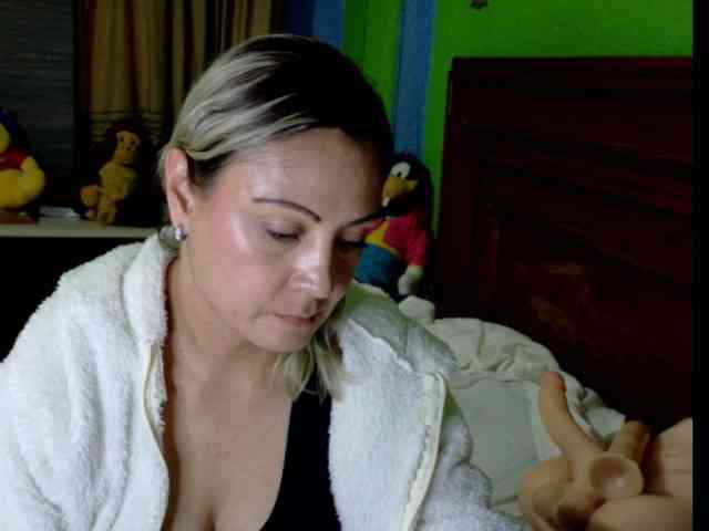 Charlizetheron1 webcam