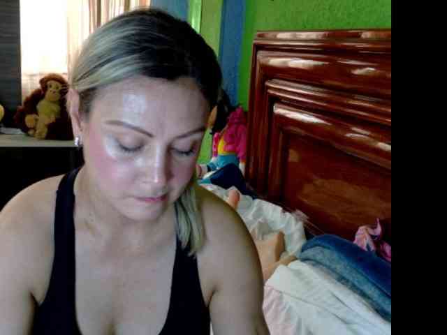 Charlizetheron1 webcam
