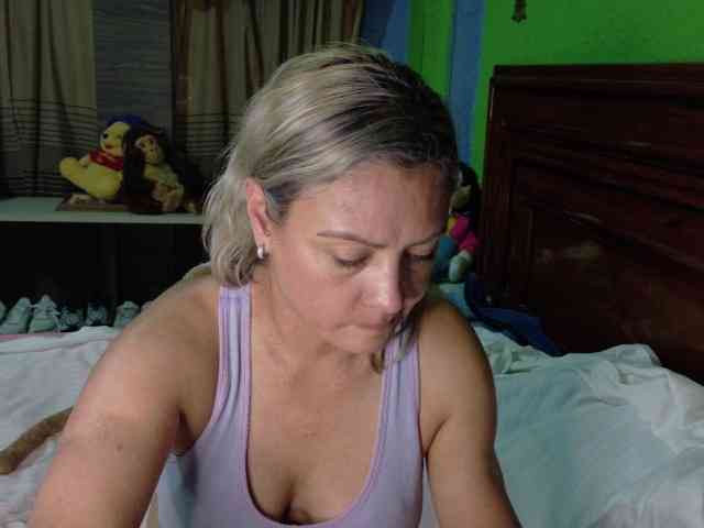 Charlizetheron1 webcam