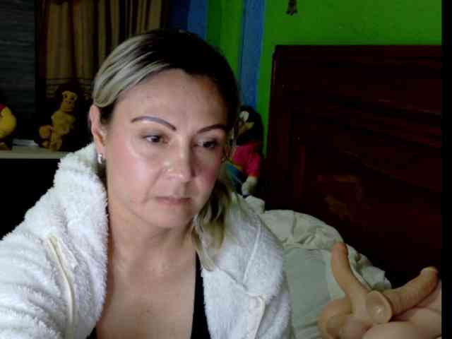 Charlizetheron1 webcam