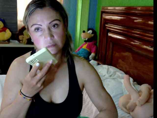 Charlizetheron1 webcam