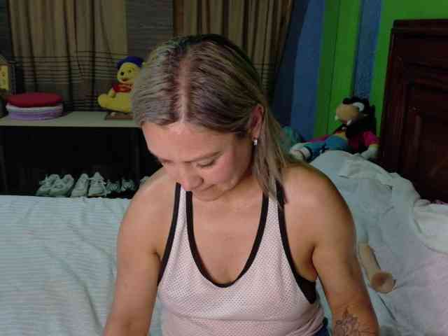 Charlizetheron1 webcam