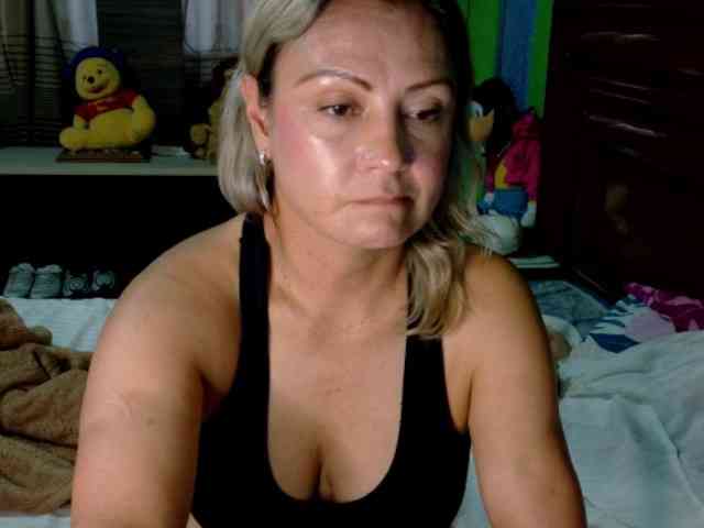 Charlizetheron1 webcam