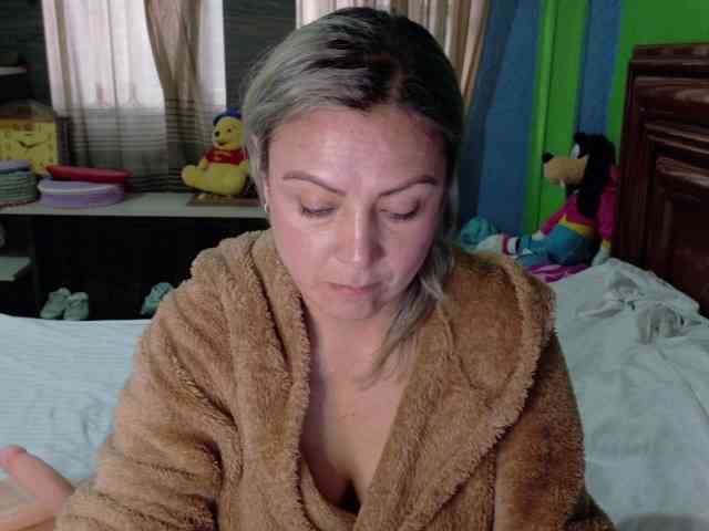 Charlizetheron1 webcam