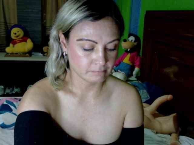 Charlizetheron1 webcam