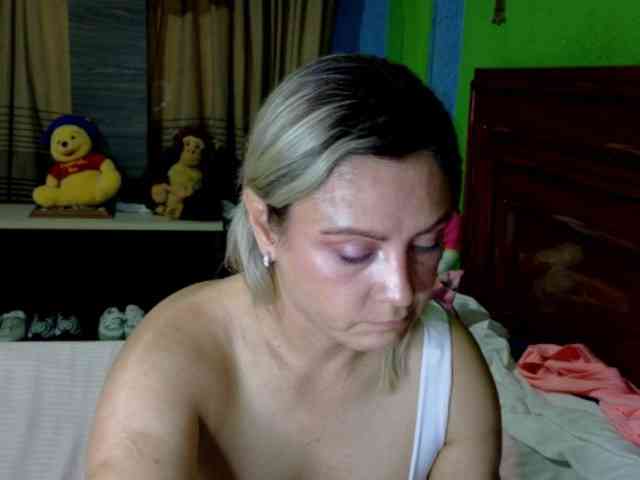 Charlizetheron1 webcam