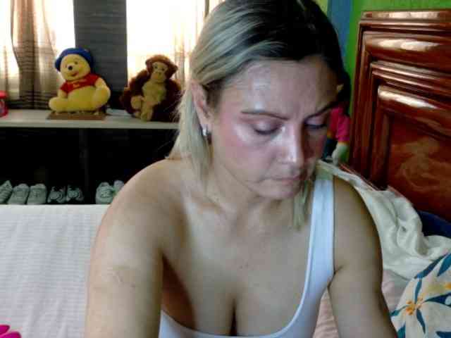 Charlizetheron1 webcam