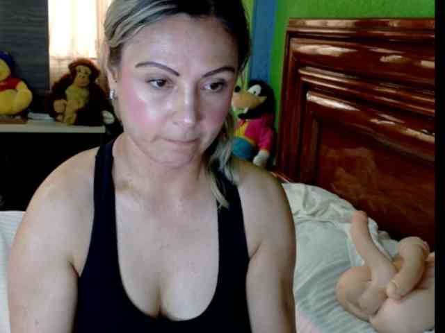 Charlizetheron1 webcam