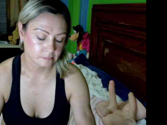 Charlizetheron1 webcam