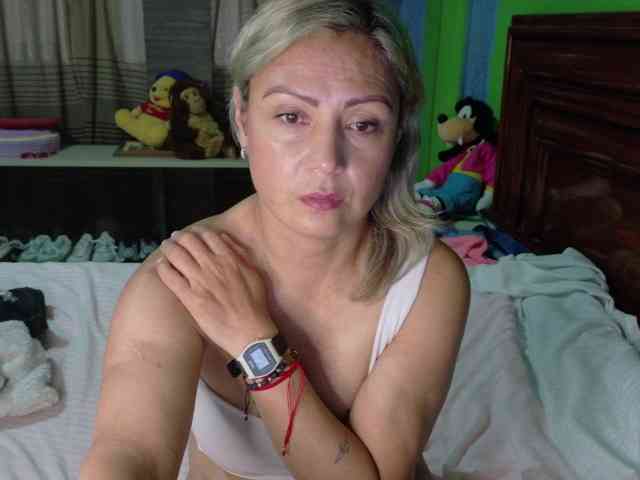 Charlizetheron1 webcam