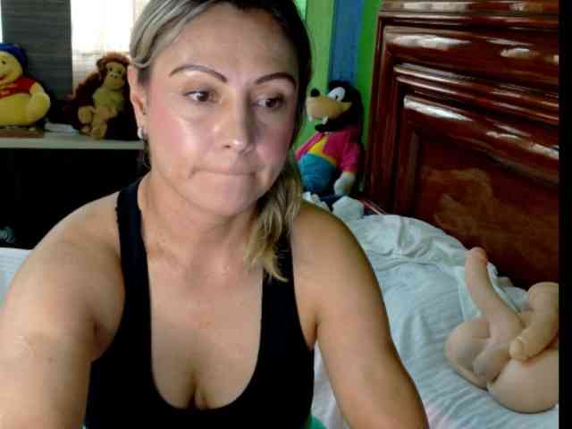 Charlizetheron1 webcam