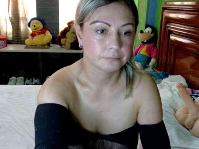 Charlizetheron1 webcam