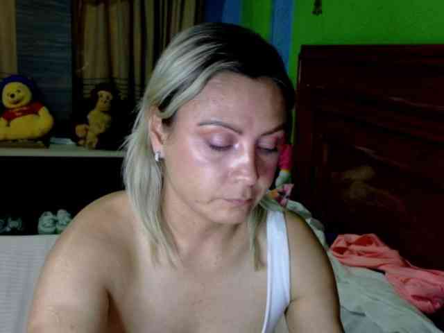 Charlizetheron1 webcam