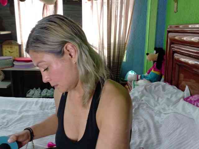 Charlizetheron1 webcam