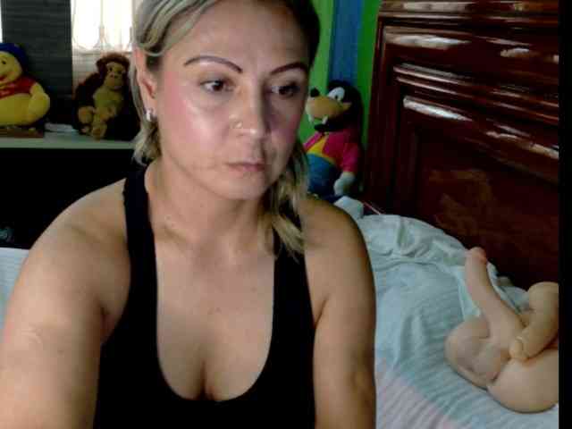 Charlizetheron1 webcam