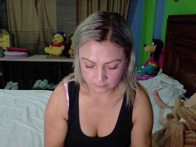 Charlizetheron1 webcam
