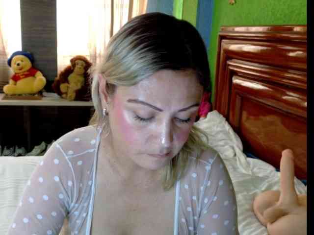 Charlizetheron1 webcam