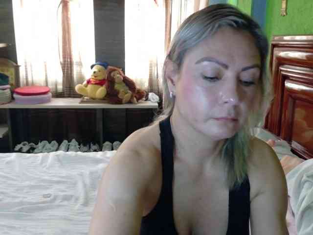 Charlizetheron1 webcam