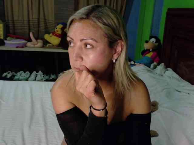 Charlizetheron1 webcam