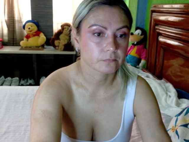 Charlizetheron1 webcam