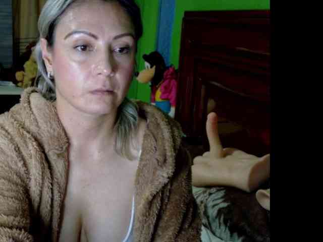 Charlizetheron1 webcam