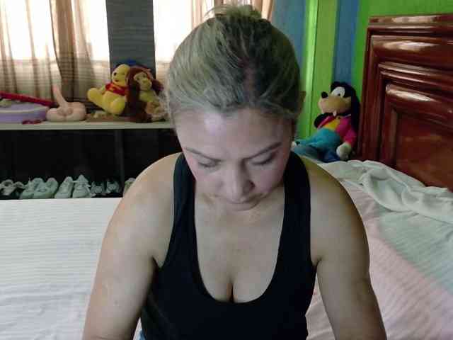 Charlizetheron1 webcam