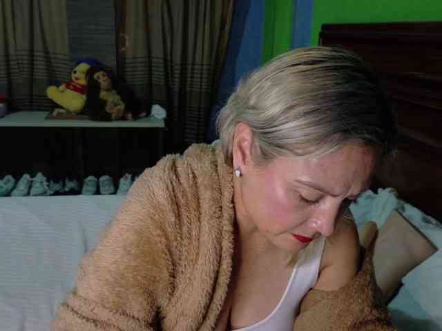 Charlizetheron1 webcam