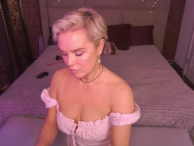  PleasureWeCouple chat room