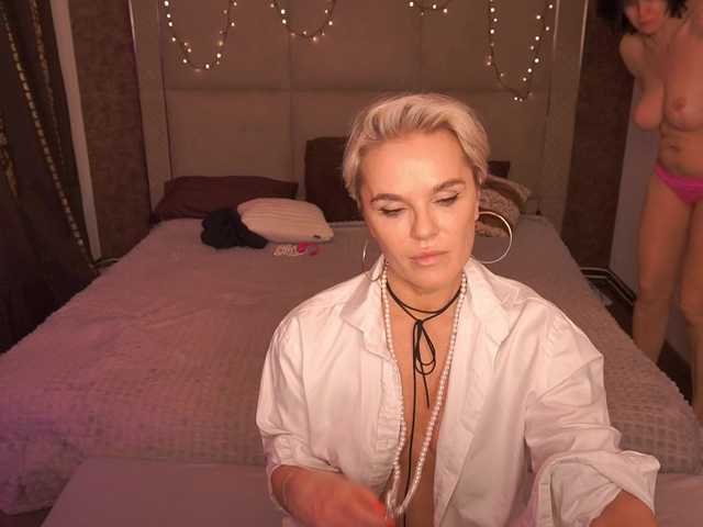 PleasureWeCouple's BongaCams show and profile