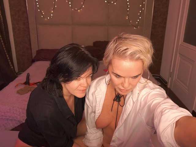 PleasureWeCouple's BongaCams show and profile