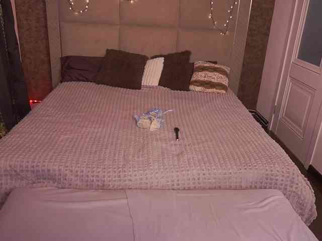 PleasureWeCouple live show