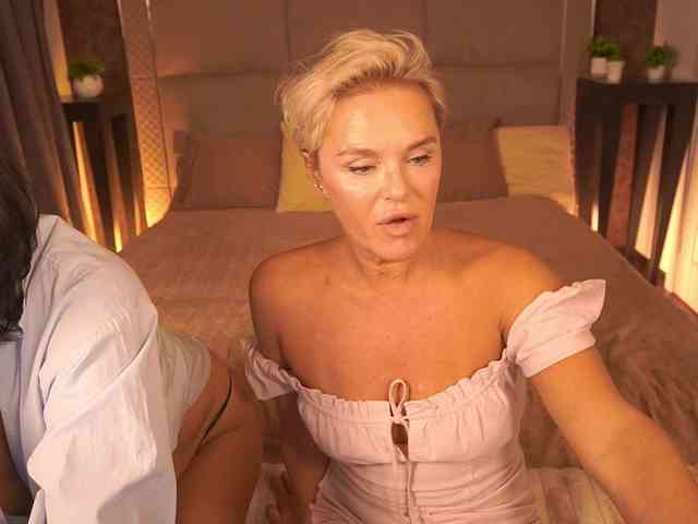 PleasureWeCouple webcam