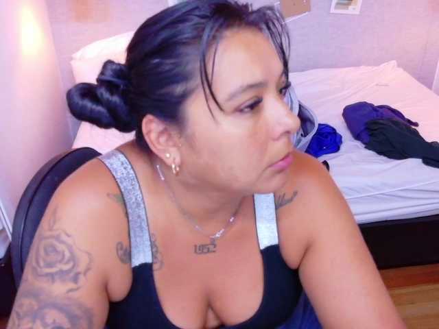 fat-naughtyass live cam on BongaCams