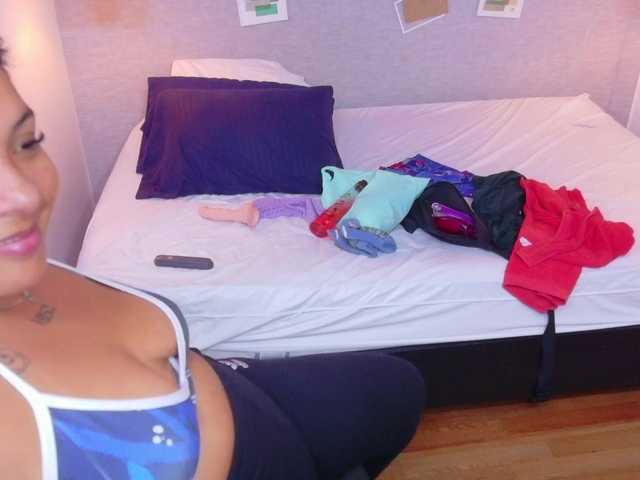 fat-naughtyass live cam on BongaCams