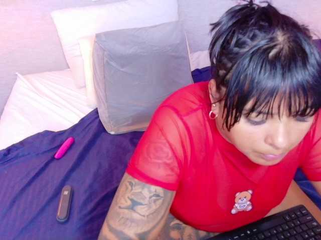 fat-naughtyass live cam on BongaCams